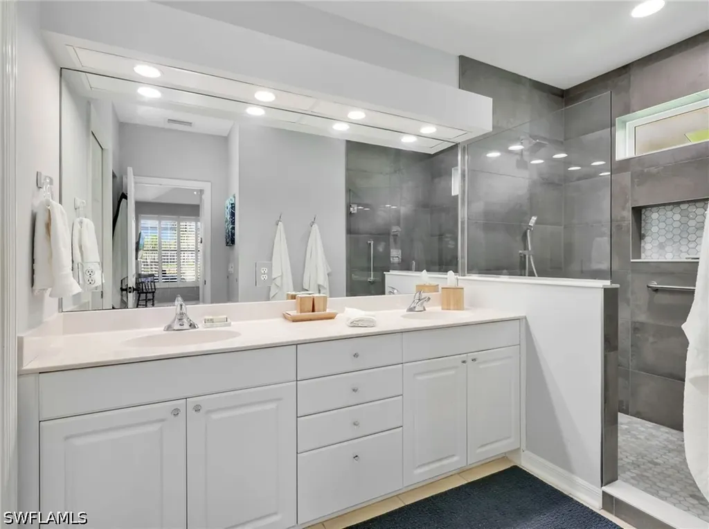 11163 Longshore Way E Naples FL 34119