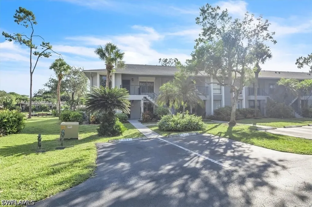 Naples FL, 1223 Commonwealth Circle, Unit 101