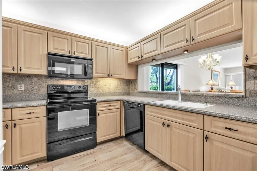 1223 Commonwealth Circle Naples FL 34116