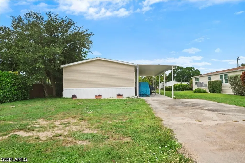 27472 Rue Viauv Avenue Bonita Springs FL 34135
