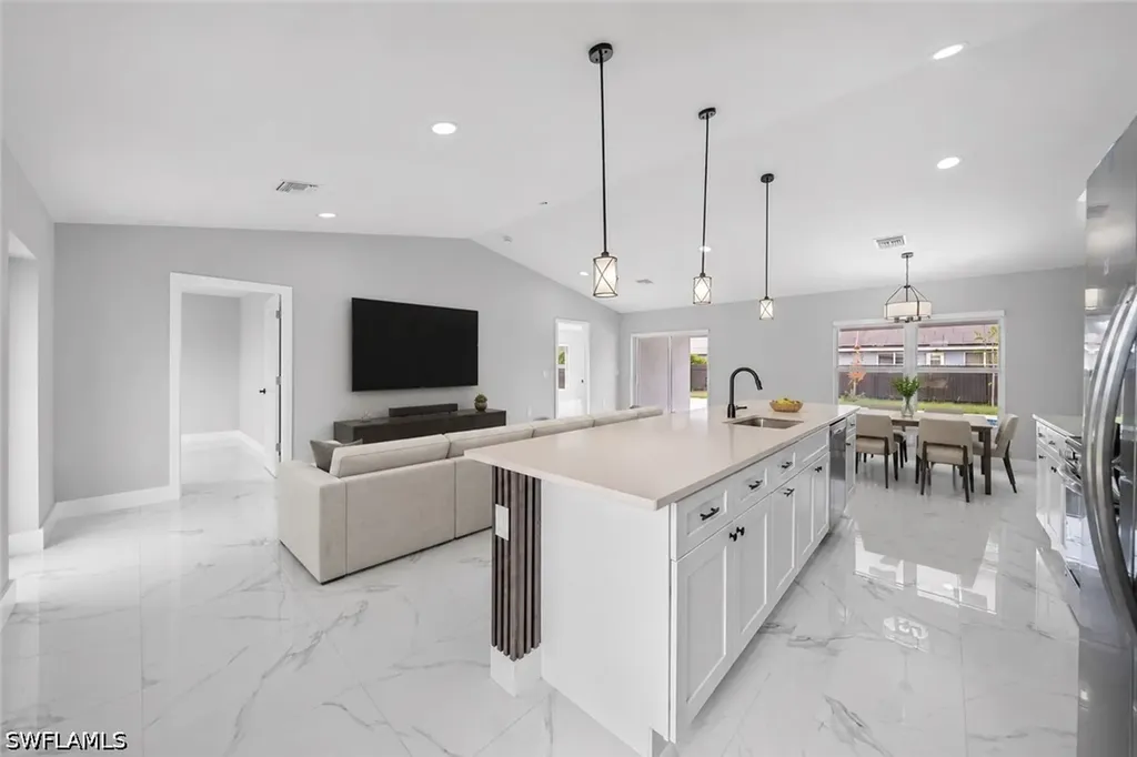 1013 NE 14th Terrace Cape Coral FL 33909