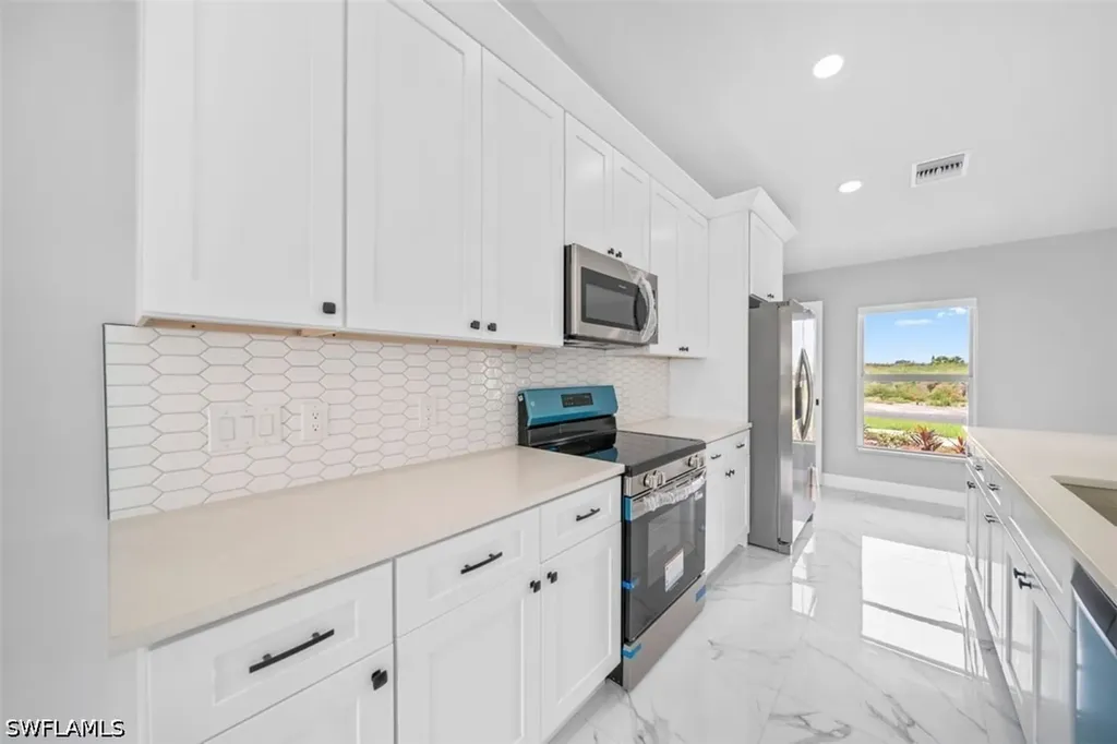 1013 NE 14th Terrace Cape Coral FL 33909
