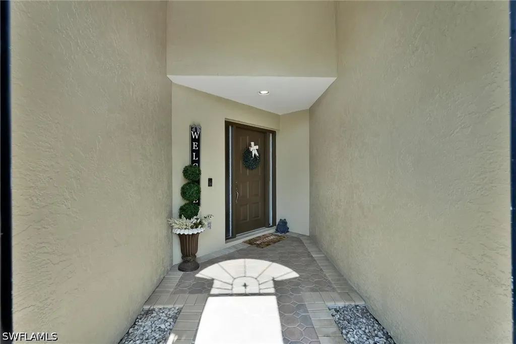 453 Countryside Drive Naples FL 34104
