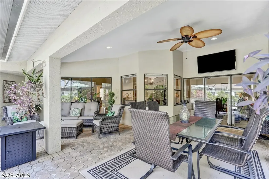 453 Countryside Drive Naples FL 34104