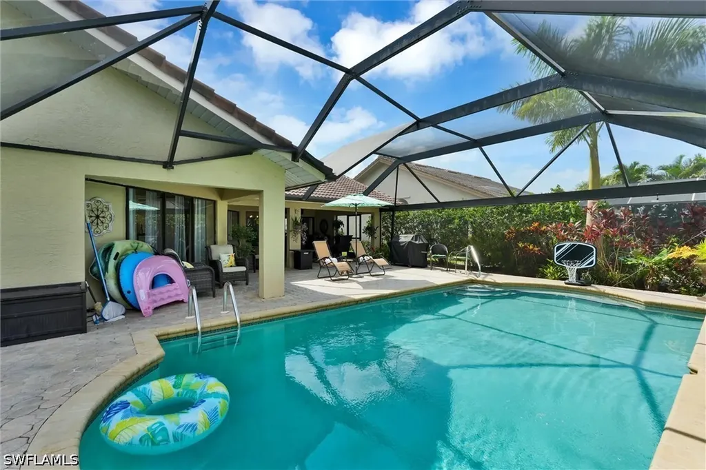 453 Countryside Drive Naples FL 34104