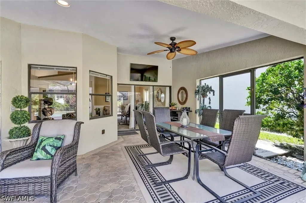 453 Countryside Drive Naples FL 34104