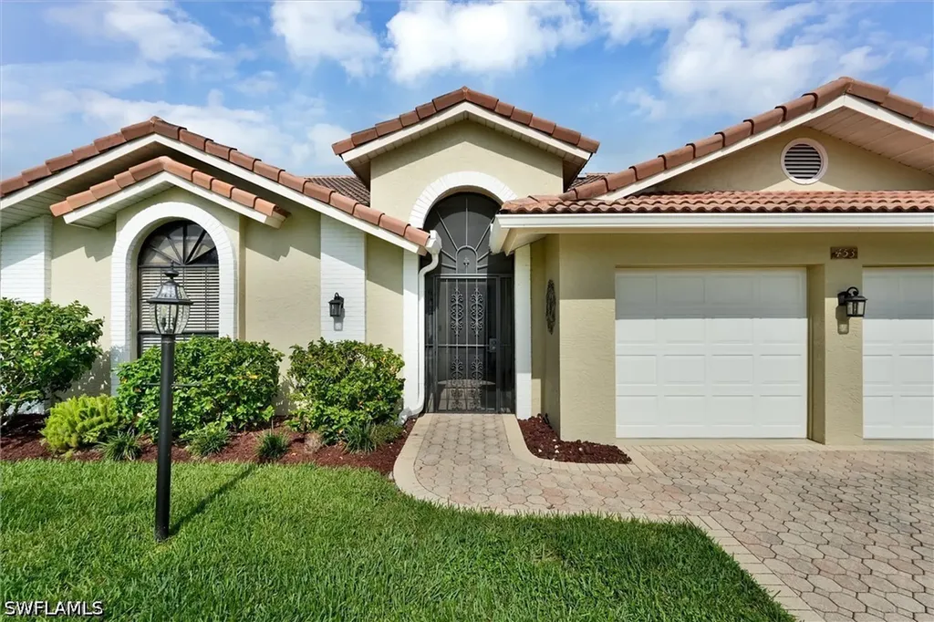 453 Countryside Drive Naples FL 34104