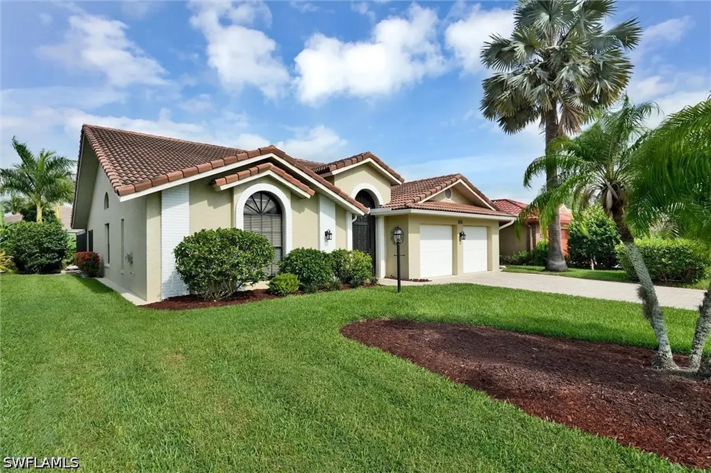 453 Countryside Drive Naples FL 34104