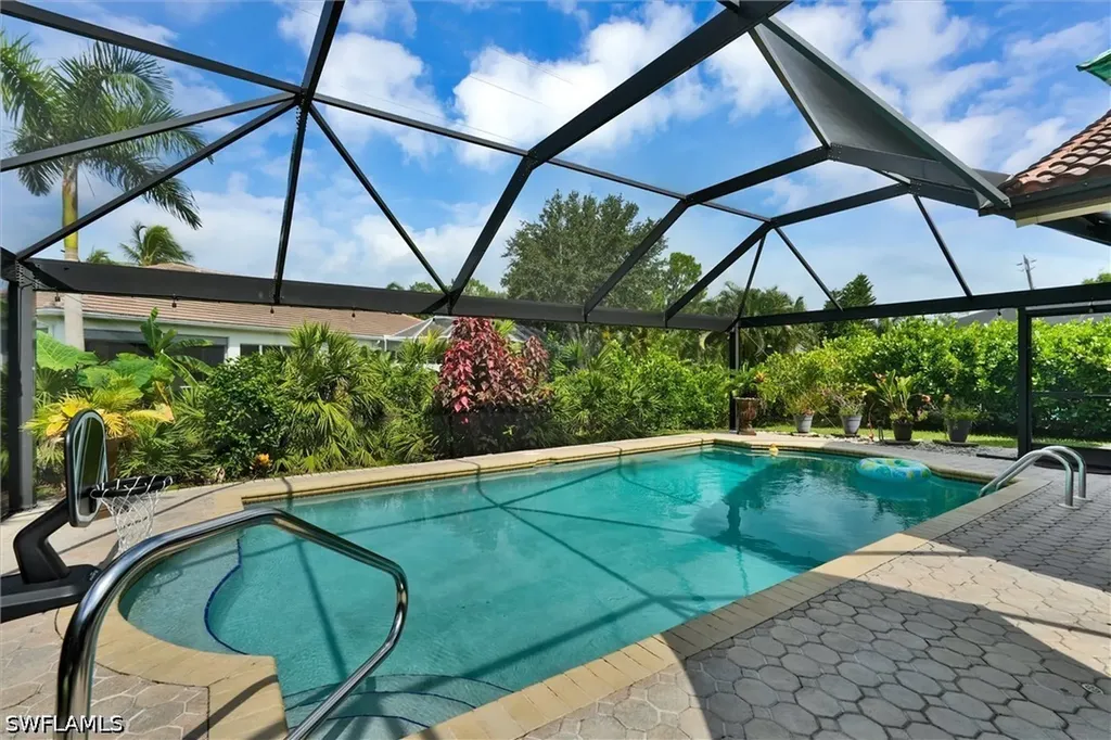 453 Countryside Drive Naples FL 34104