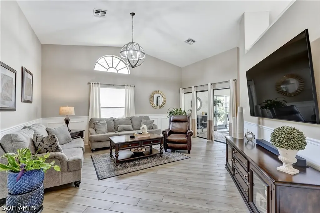 453 Countryside Drive Naples FL 34104