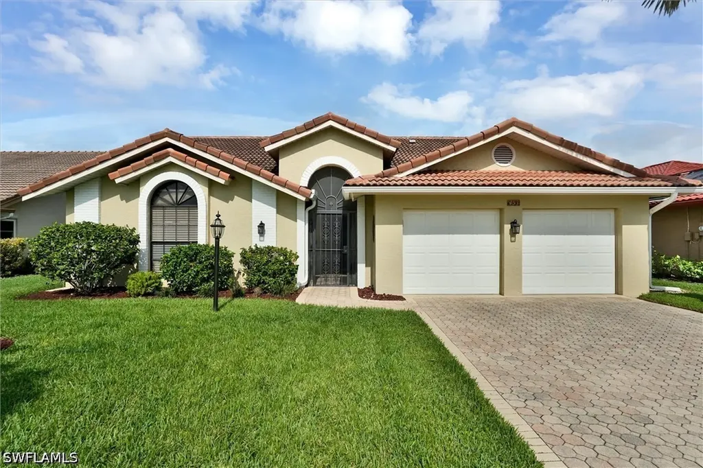 453 Countryside Drive Naples FL 34104