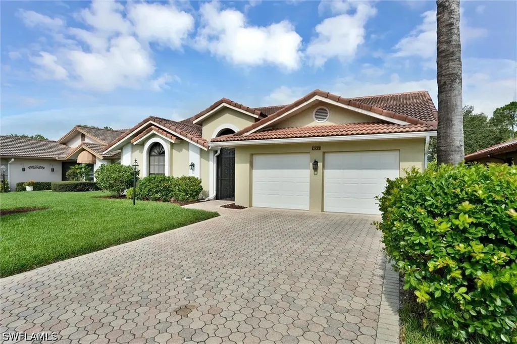 453 Countryside Drive Naples FL 34104