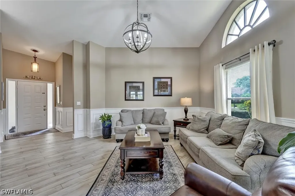 453 Countryside Drive Naples FL 34104