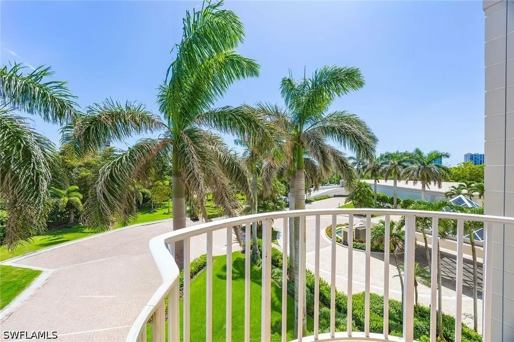 8111 Bay Colony Drive Naples FL 34108