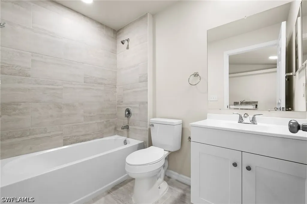 1045/1047 SE 11th Terrace Cape Coral FL 33990