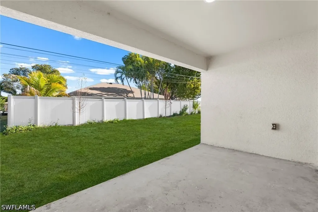 1045/1047 SE 11th Terrace Cape Coral FL 33990