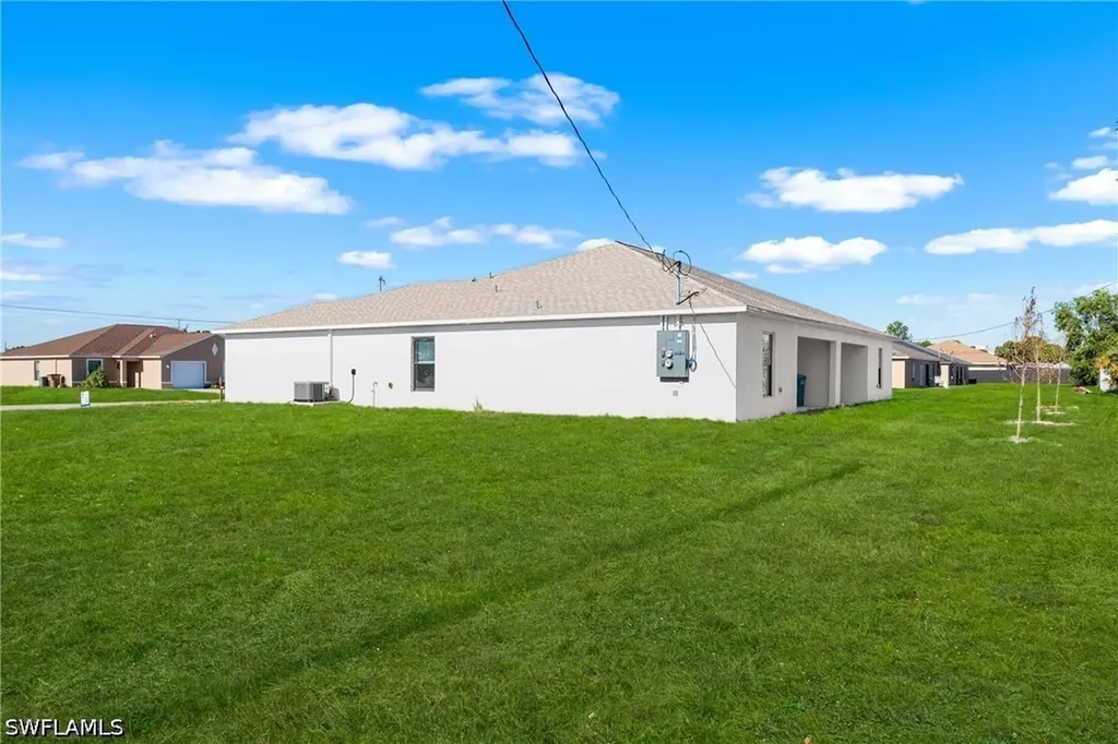 1045/1047 SE 11th Terrace Cape Coral FL 33990