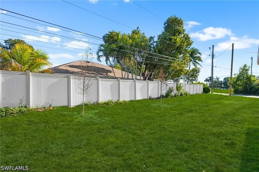 1045/1047 SE 11th Terrace Cape Coral FL 33990
