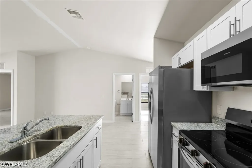 1045/1047 SE 11th Terrace Cape Coral FL 33990