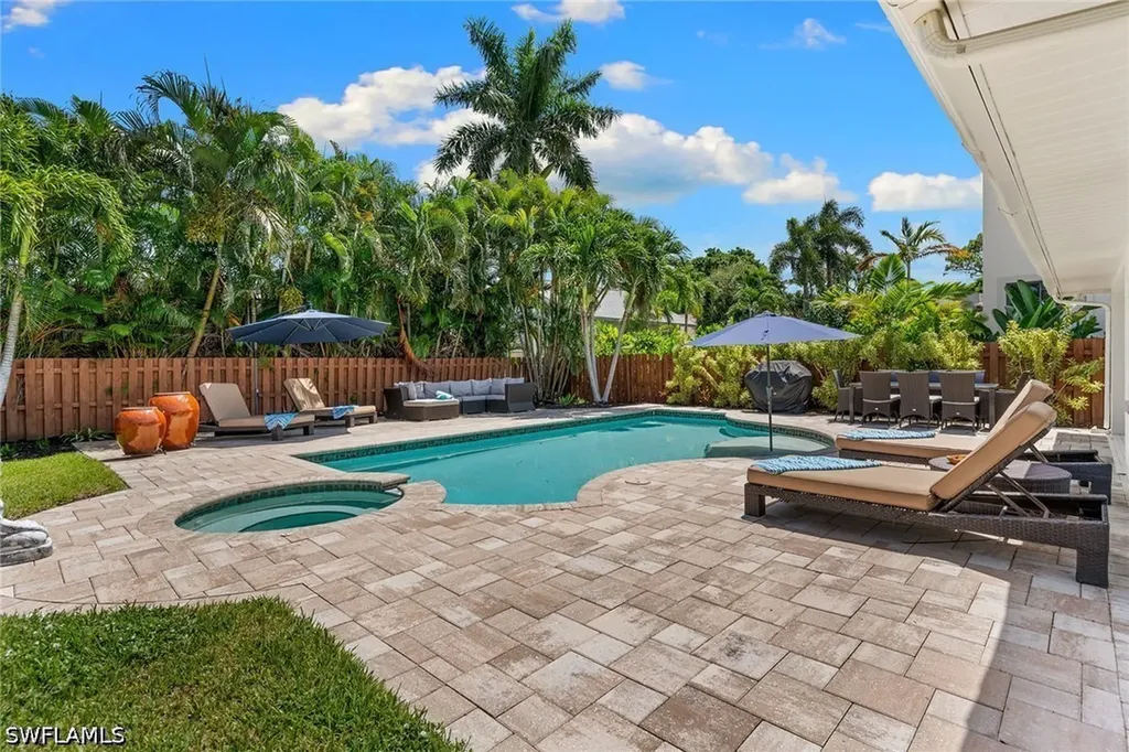 580 97th Avenue N Naples FL 34108