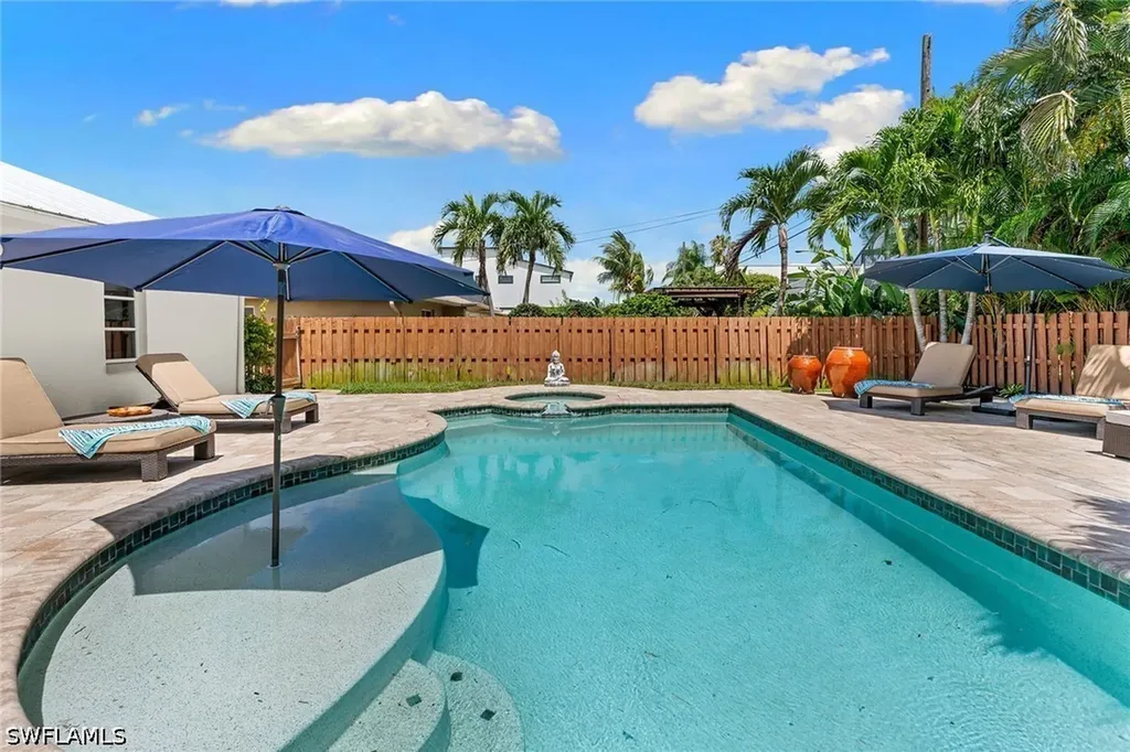 580 97th Avenue N Naples FL 34108