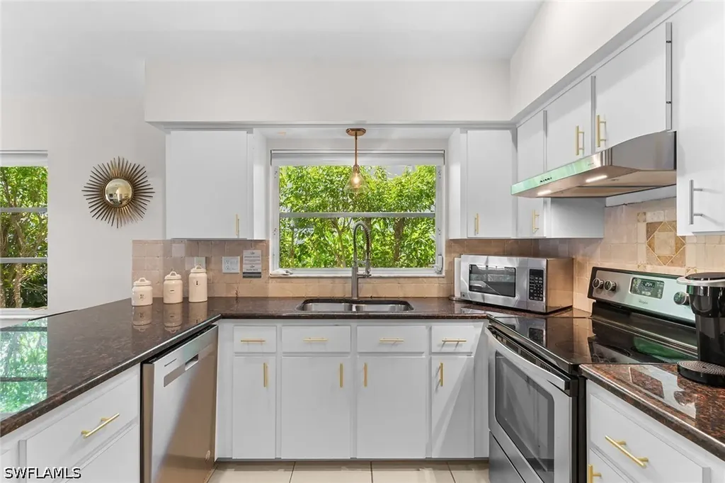 580 97th Avenue N Naples FL 34108