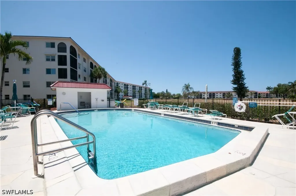 29 High Point Circle E Naples FL 34103