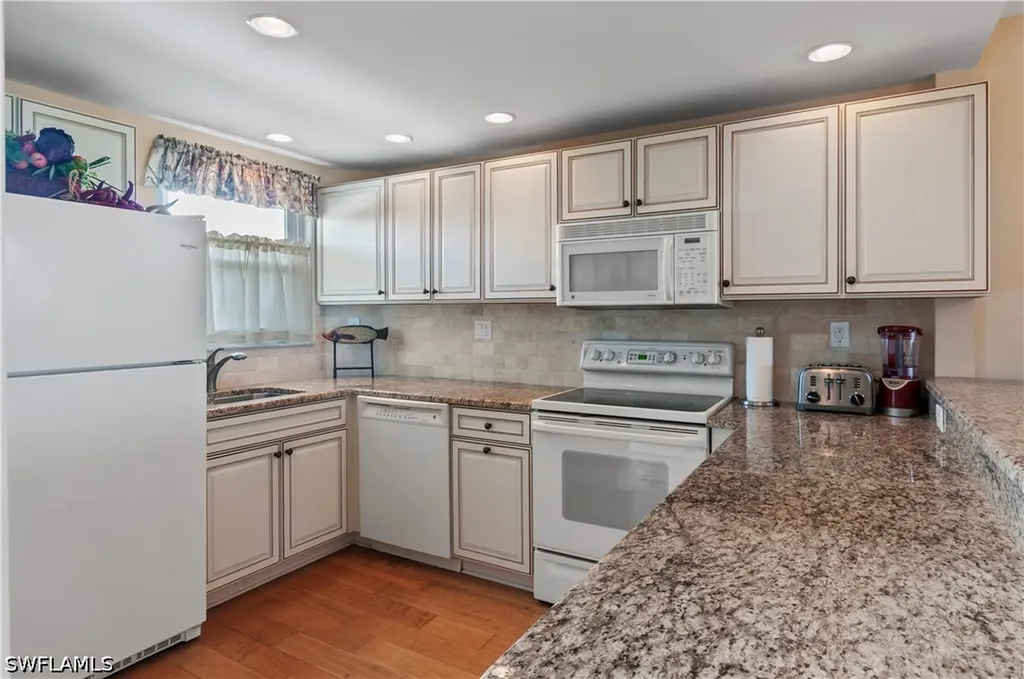 29 High Point Circle E Naples FL 34103