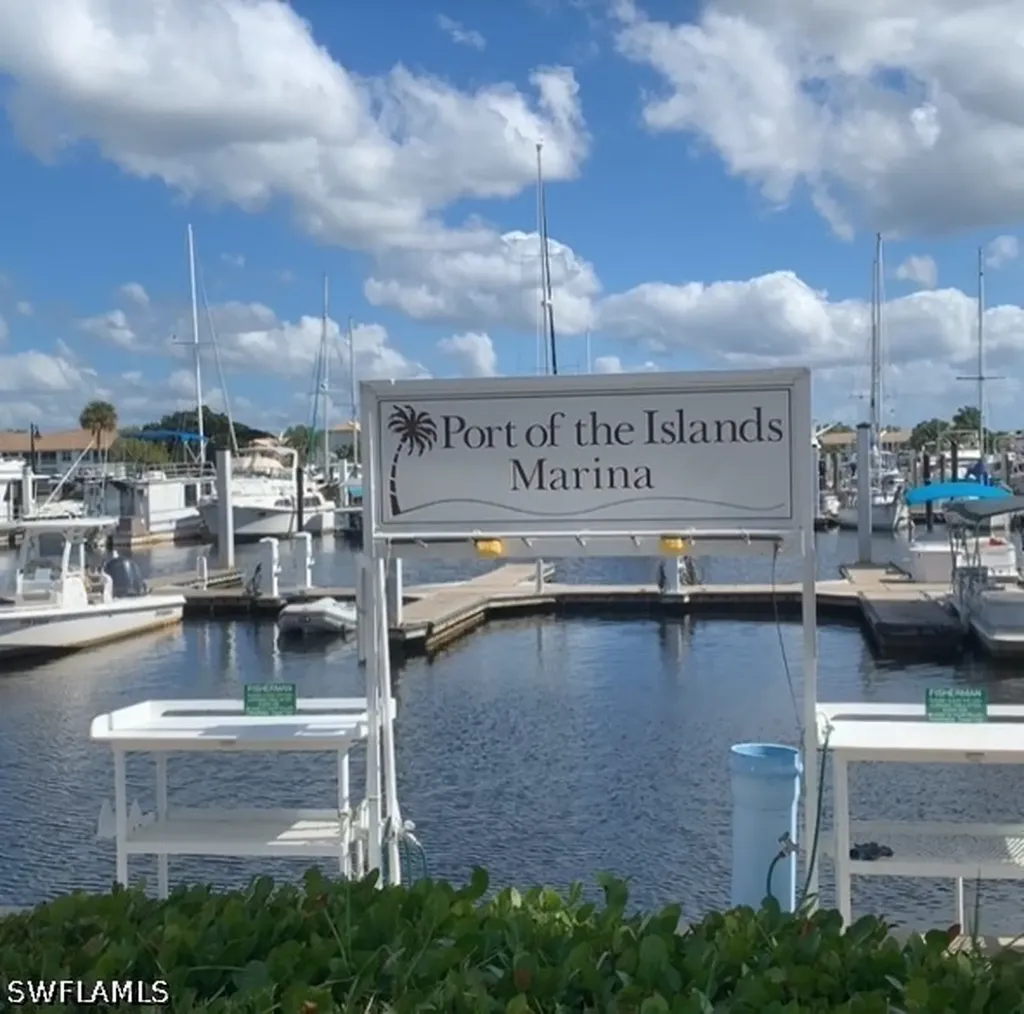 525 Newport Drive Naples FL 34114