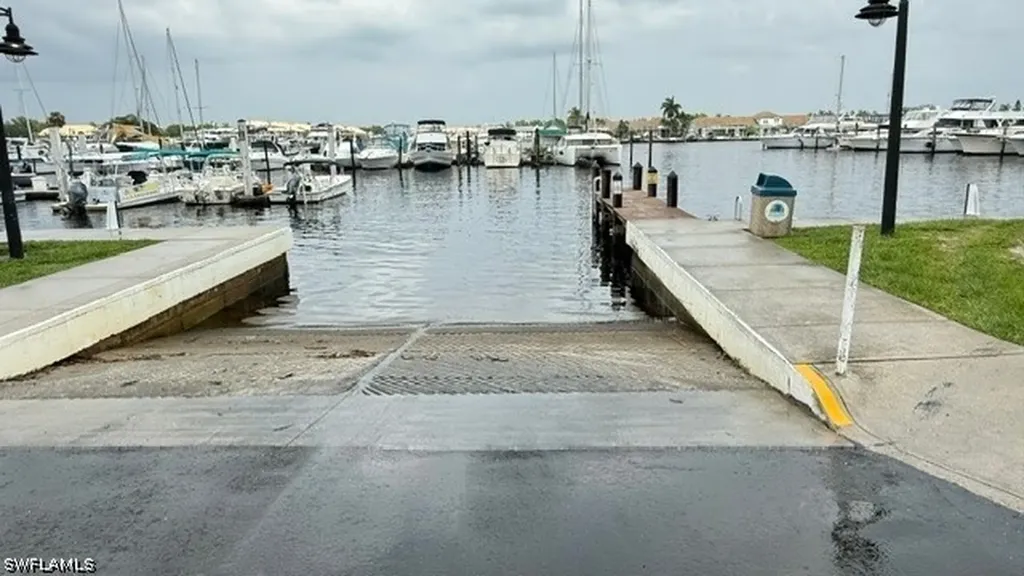 525 Newport Drive Naples FL 34114