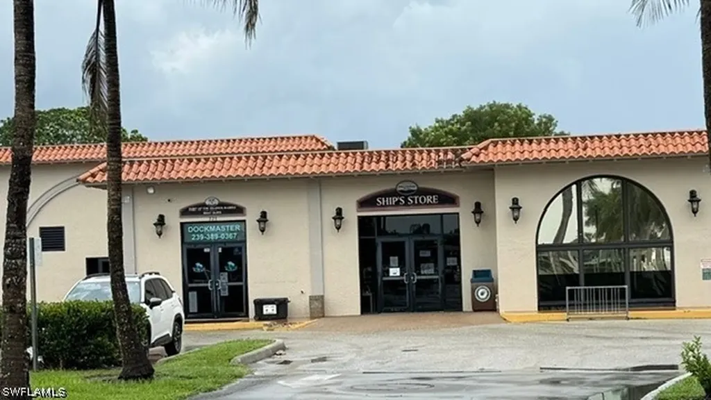 525 Newport Drive Naples FL 34114