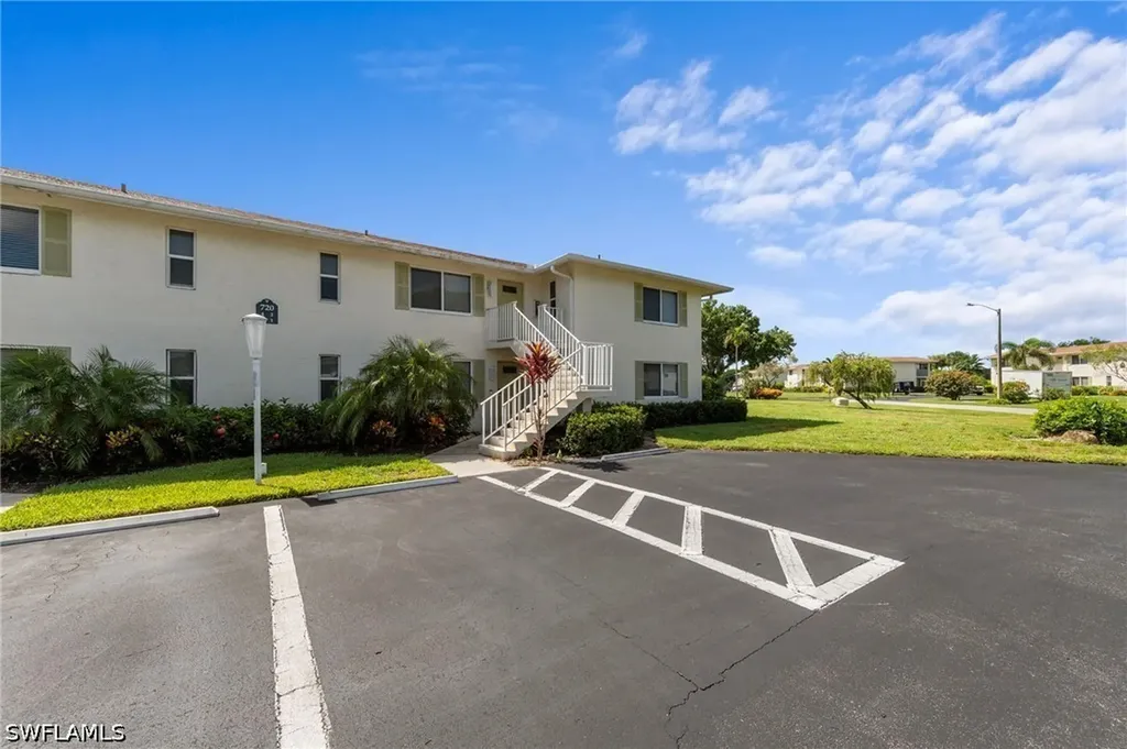 720 Teryl Road Naples FL 34112