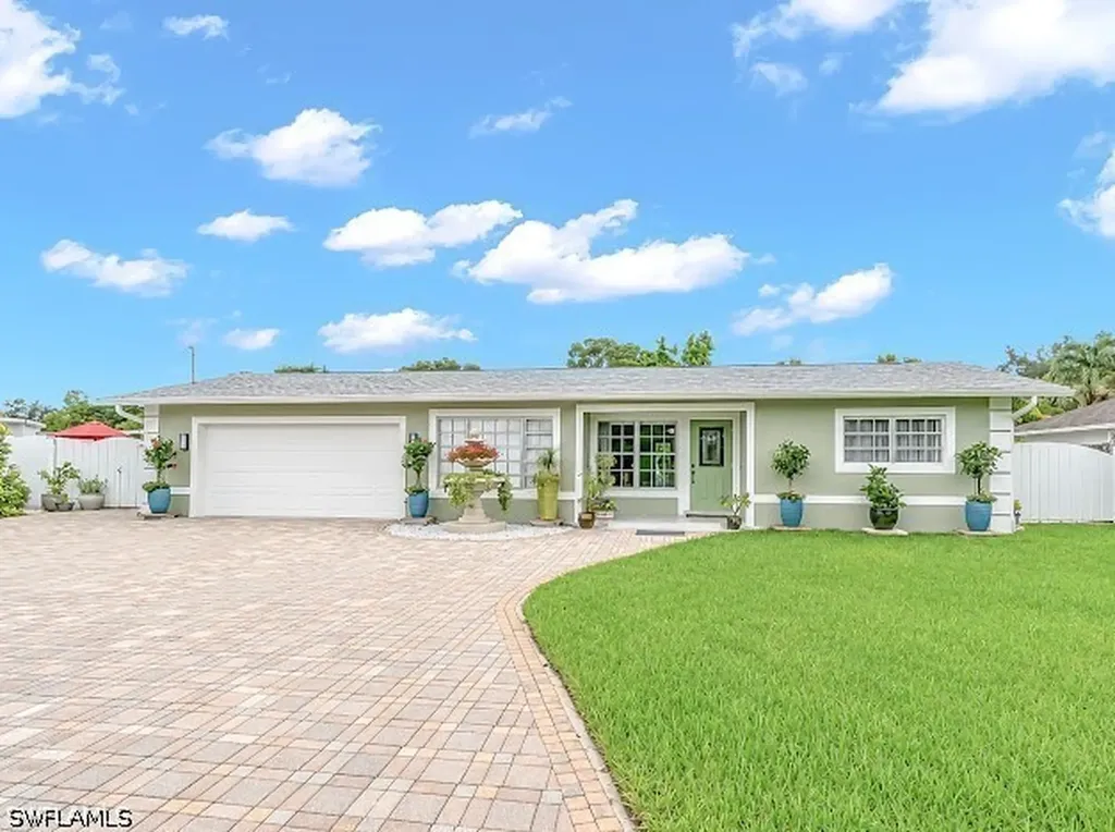 Naples FL, 4151 19TH Court SW