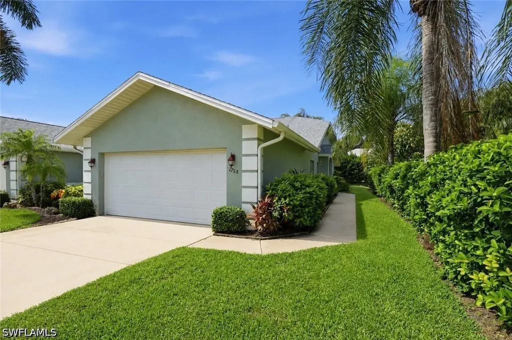 1768 Royal Circle Naples FL 34112