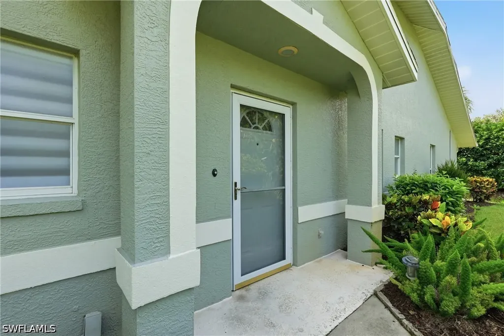 1768 Royal Circle Naples FL 34112