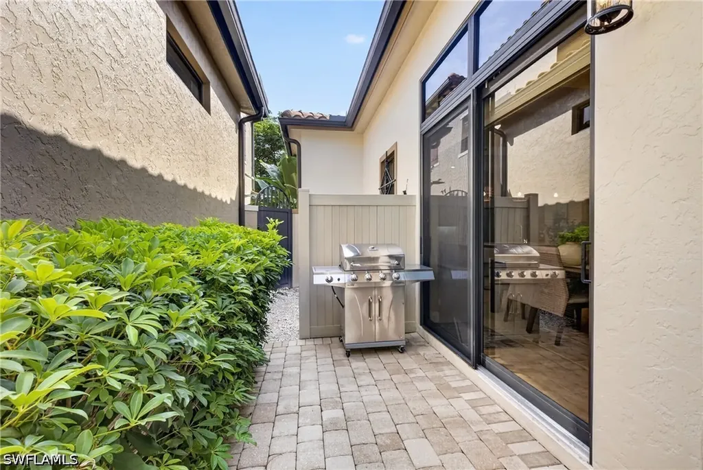 7890 Allende Lane Naples FL 34113