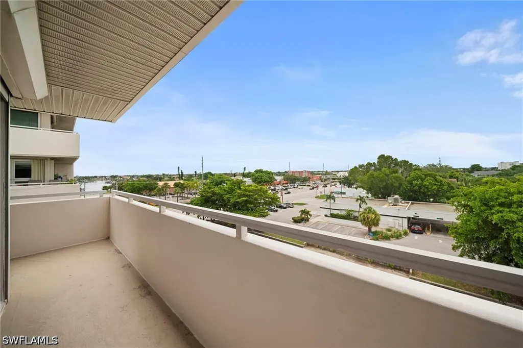 4807 Sunset Court Cape Coral FL 33904