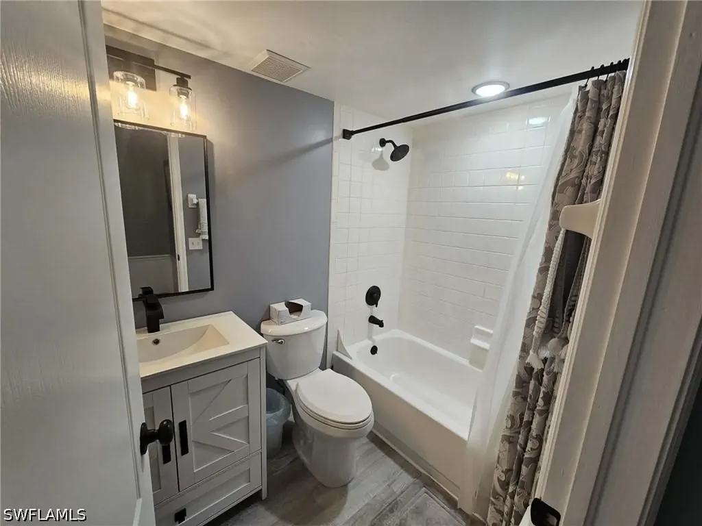 7360 Glenmoor Lane Naples FL 34104