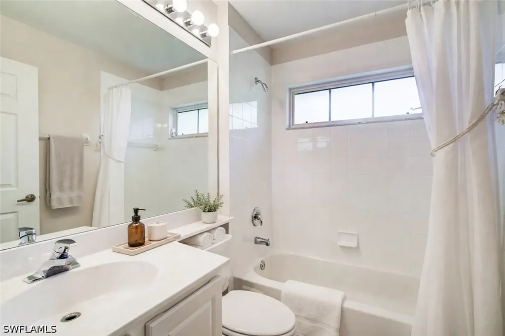1970 Willow Bend Circle Naples FL 34109
