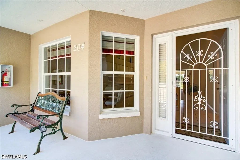 1970 Willow Bend Circle Naples FL 34109