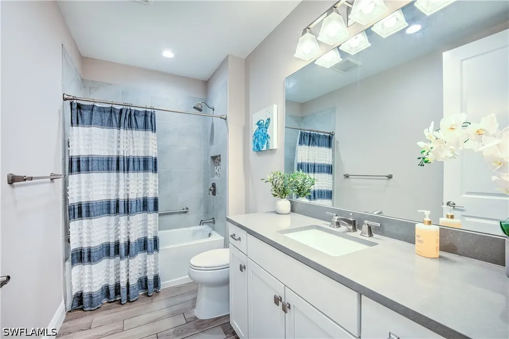 2626 Seychelles Circle Naples FL 34112