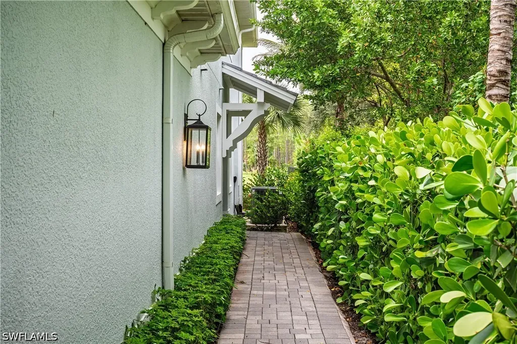 2626 Seychelles Circle Naples FL 34112
