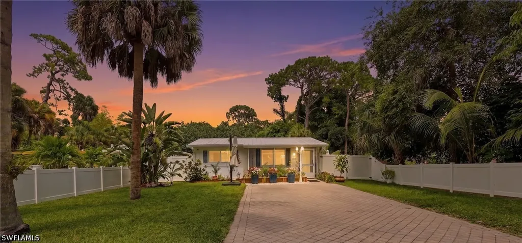 1447 Shadowlawn Drive Naples FL 34104