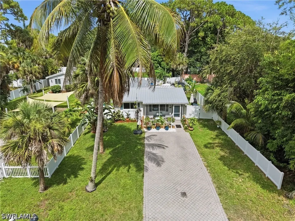 1447 Shadowlawn Drive Naples FL 34104
