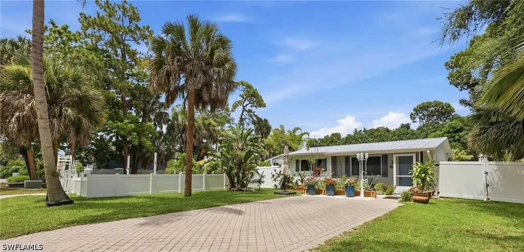 1447 Shadowlawn Drive Naples FL 34104