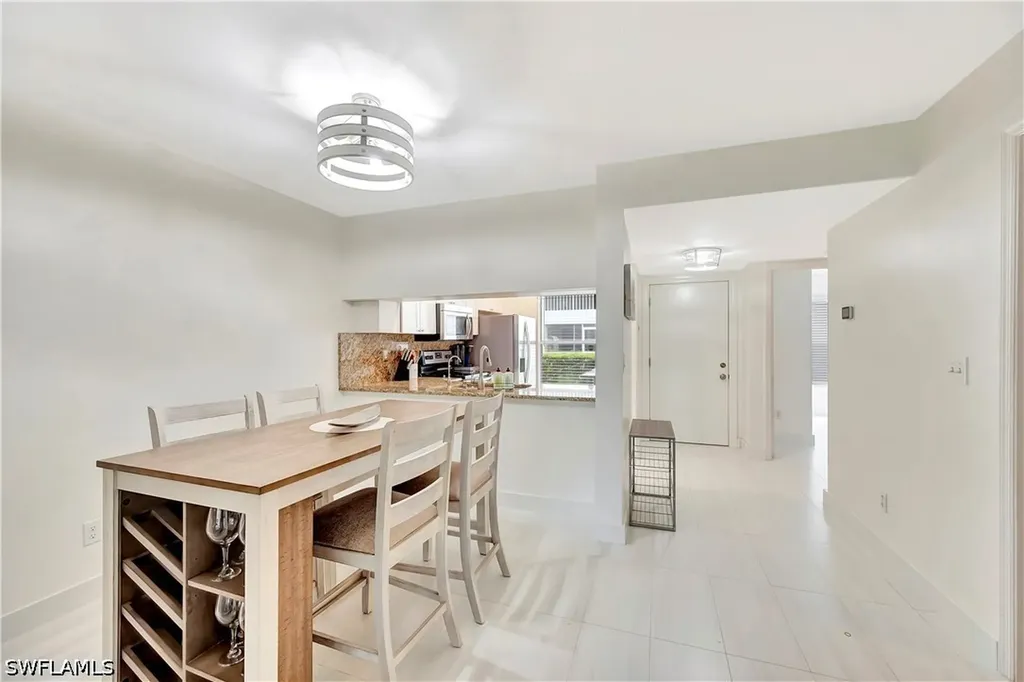 1925 Courtyard Way Naples FL 34112