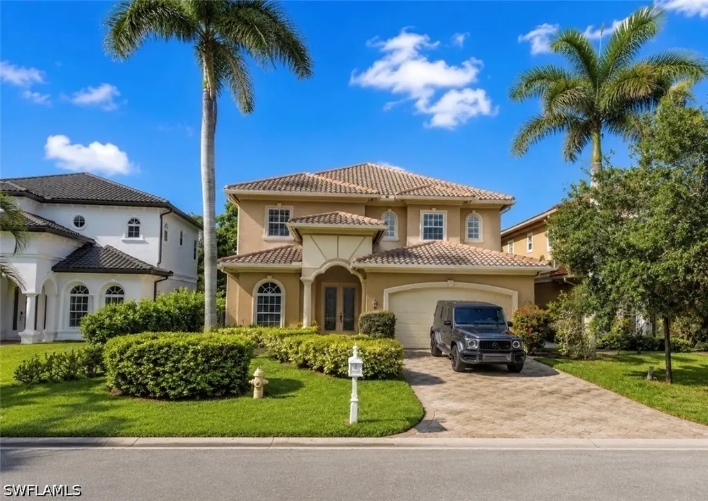 2915 Coco Lakes Drive Naples FL 34105