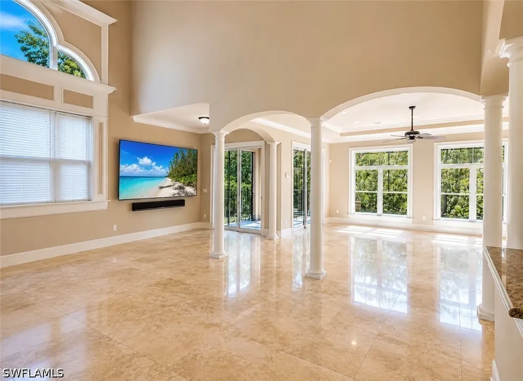2915 Coco Lakes Drive Naples FL 34105
