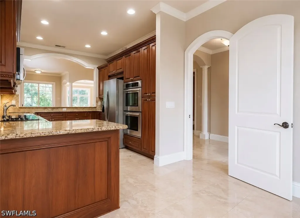 2915 Coco Lakes Drive Naples FL 34105