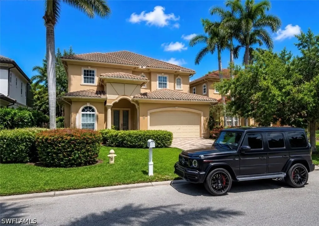 2915 Coco Lakes Drive Naples FL 34105